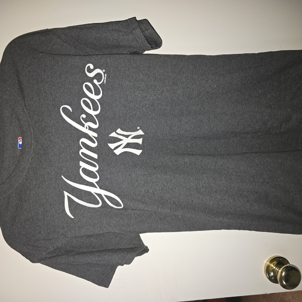 Yankees MLB Logo Gray T-Shirt